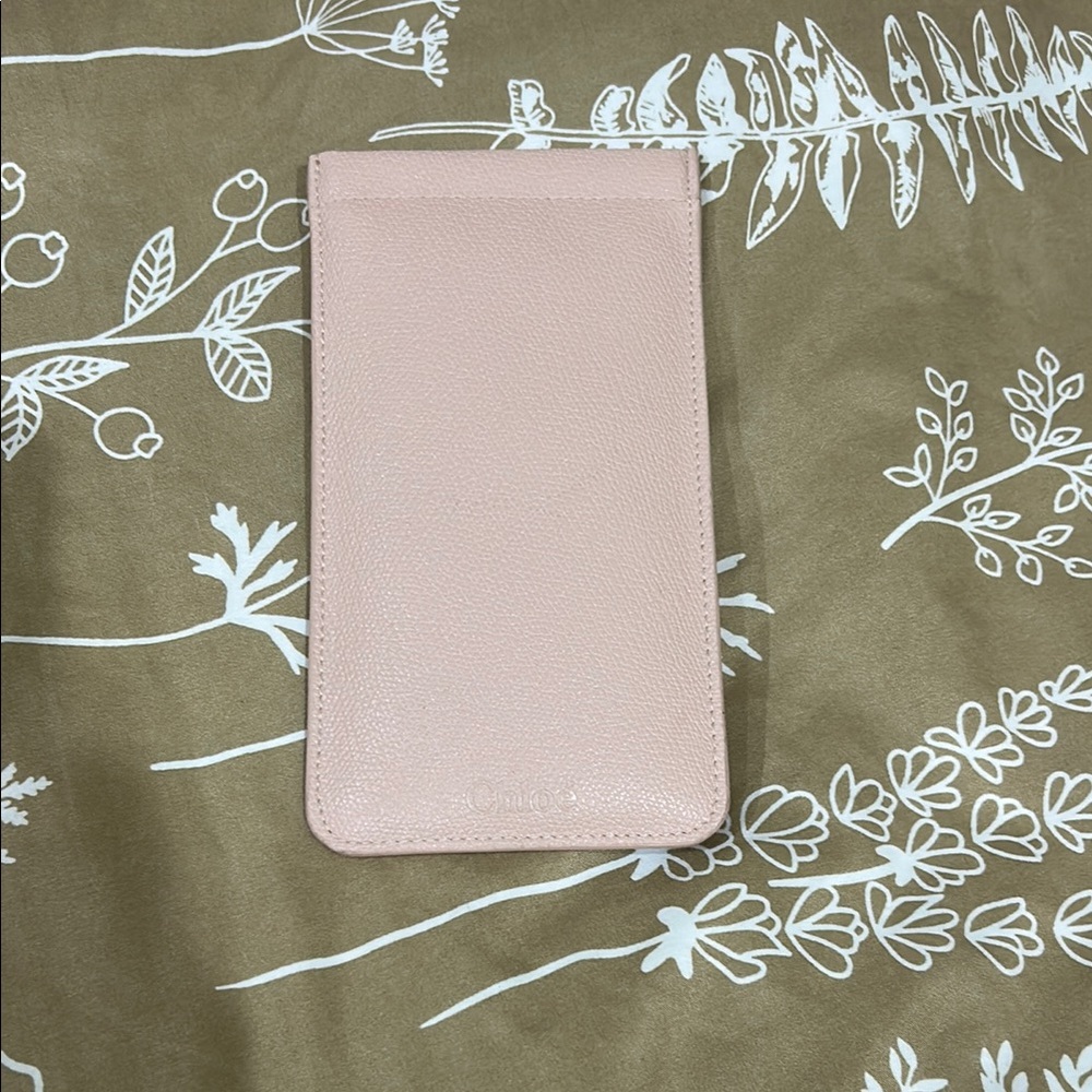 Cholé pink sunglasses holder
